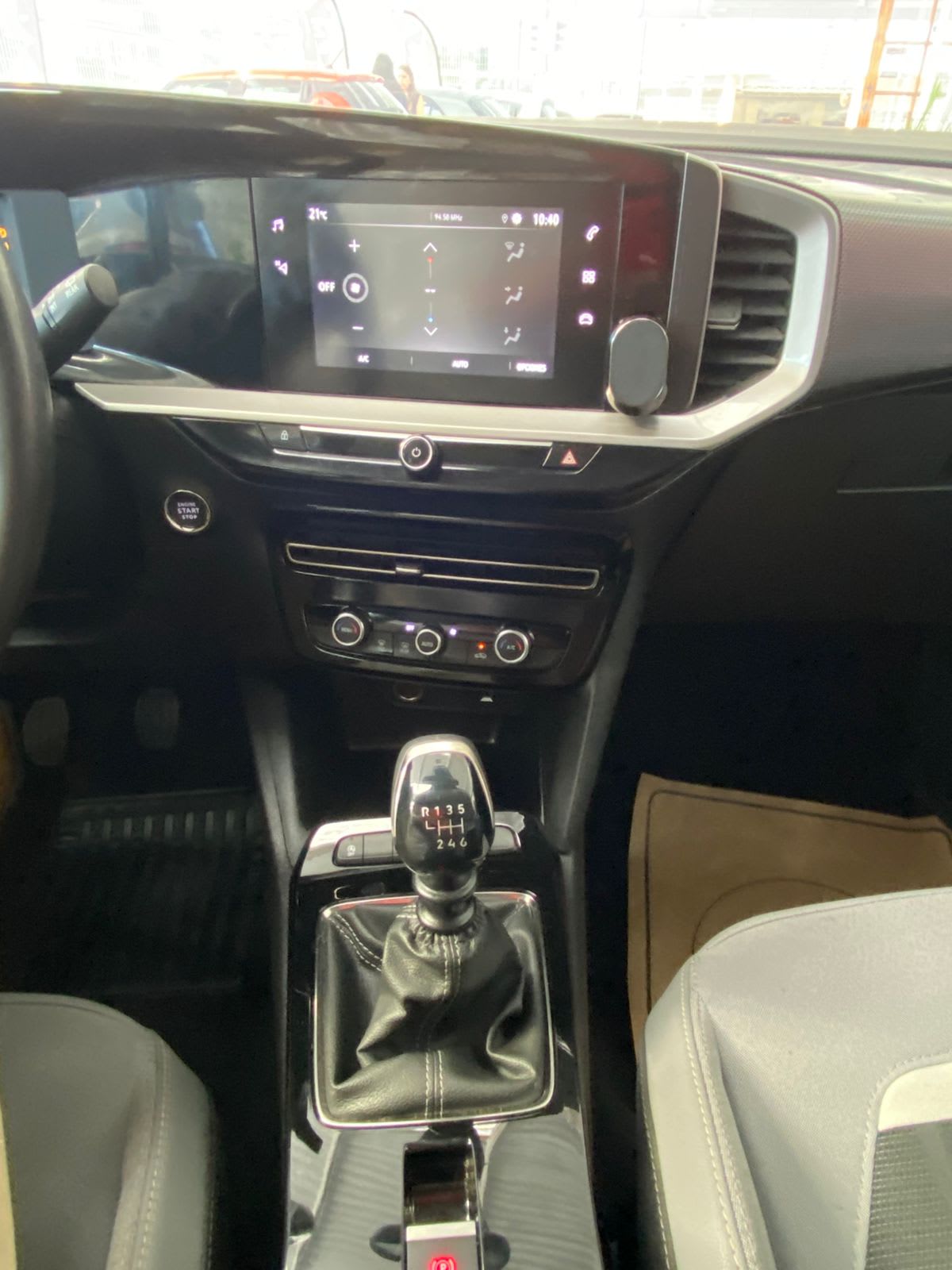 2024 Opel Mokka Gris - Miniatura 7