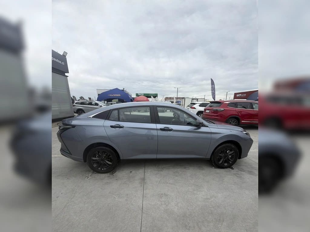 2026 Dongfeng AEOLUS Y3 1.5 Plata - Miniatura 4