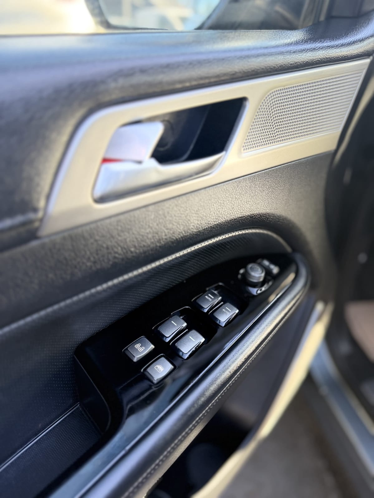 2018 SsangYong Rexton 4×4 - Miniatura 7