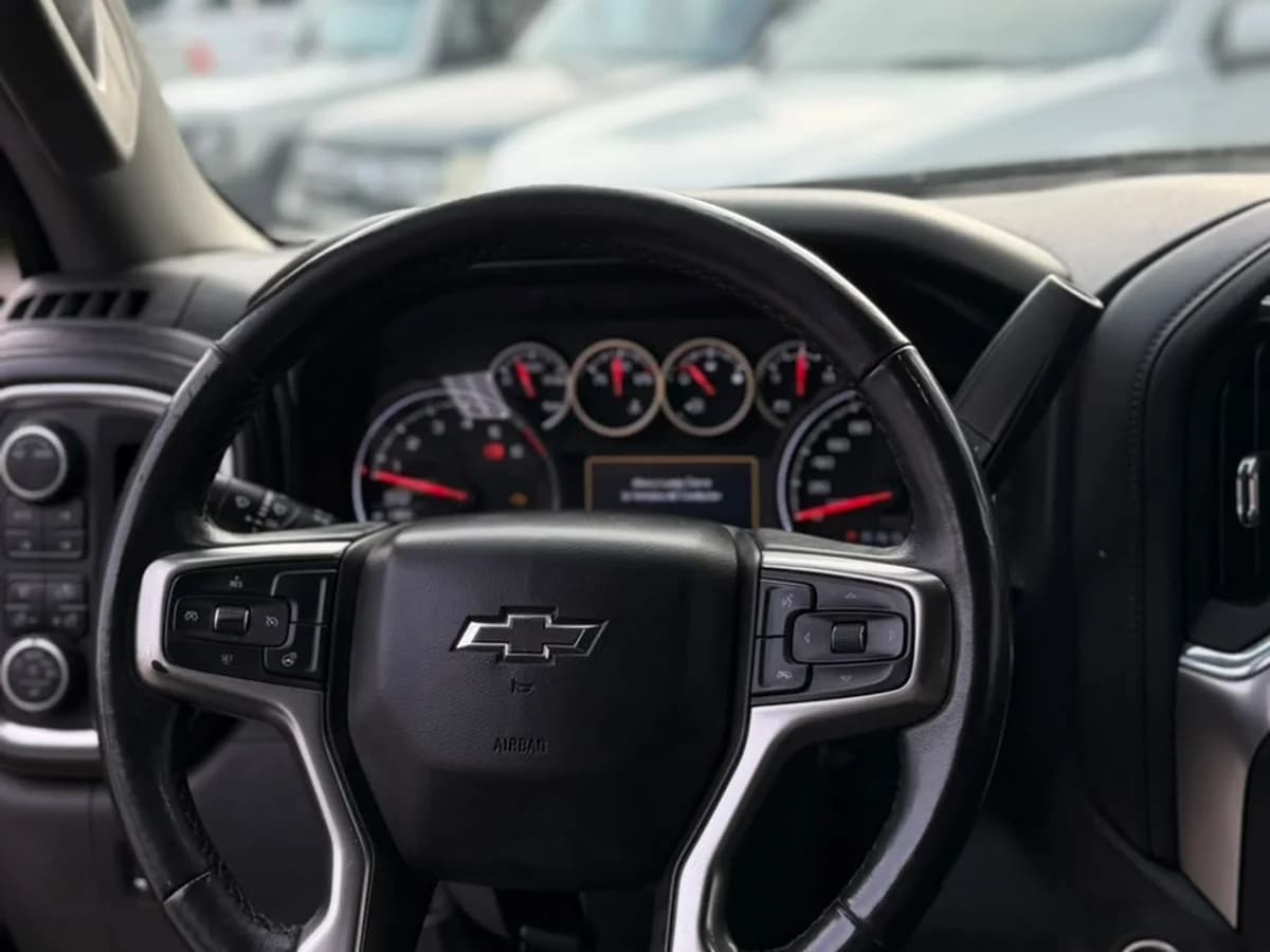 2021 Chevrolet Silverado 5.3 Negro - Miniatura 5