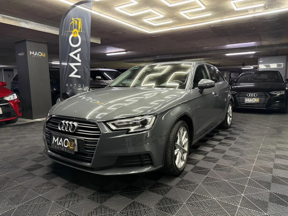 2018 Audi A3 TFSI 1.4 AUT Gris - Imagen 1