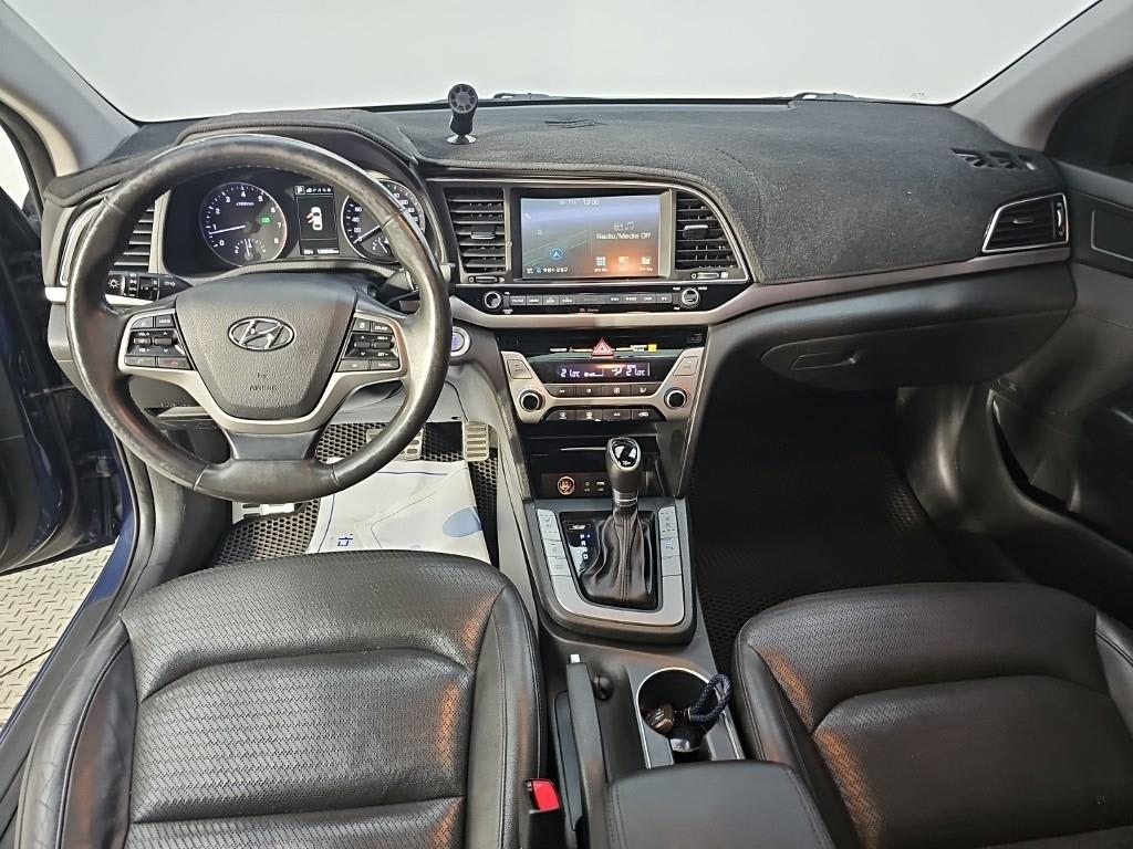 2016 Hyundai Avante AD Negro - Miniatura 5