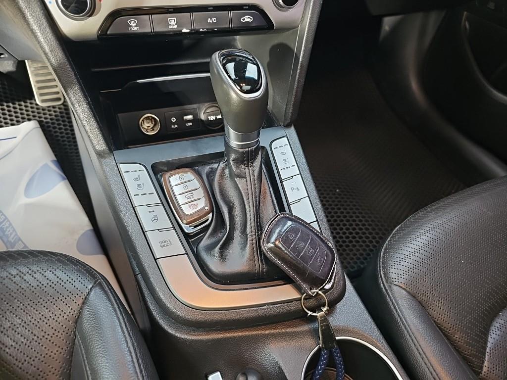2016 Hyundai Avante AD Negro - Miniatura 8