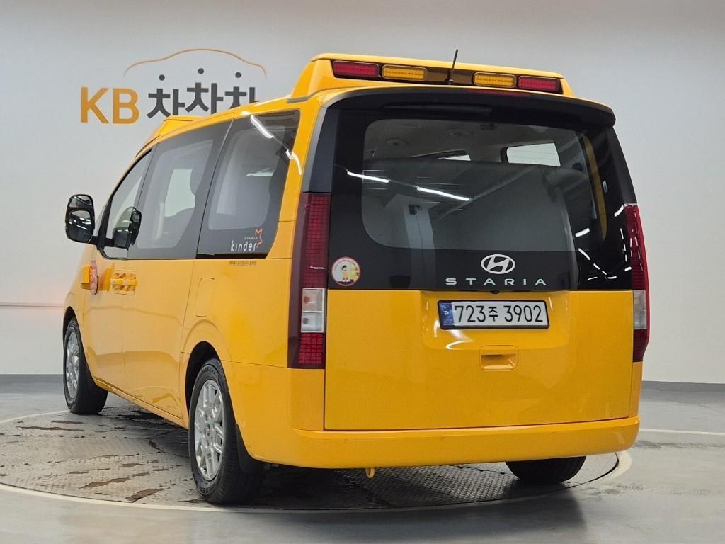 2025 Hyundai Staria Kinder Amarillo - Miniatura 3