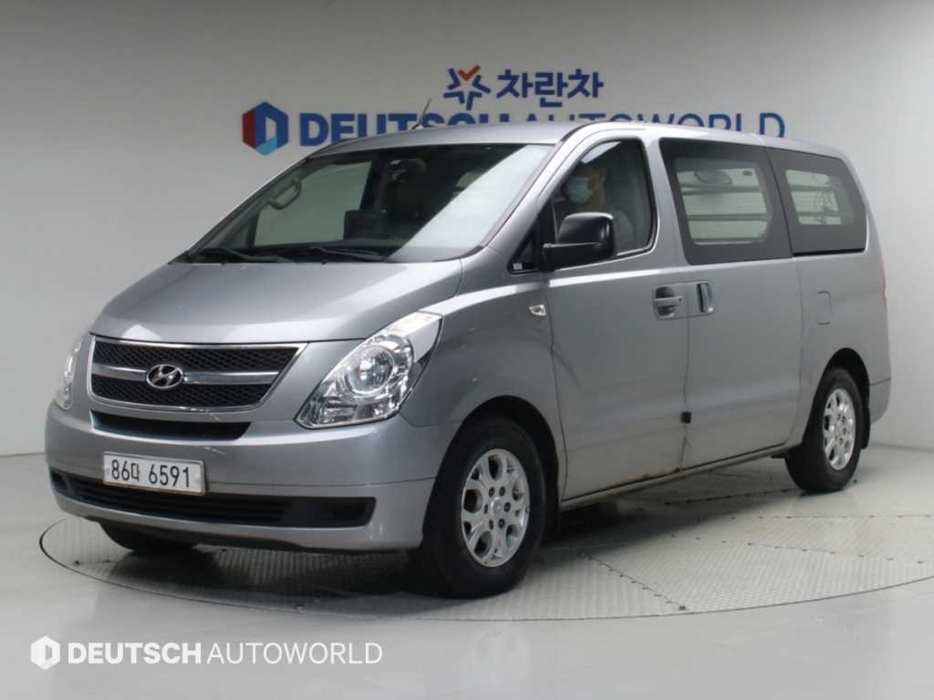 2011 Hyundai Starex Van - Imagen 1