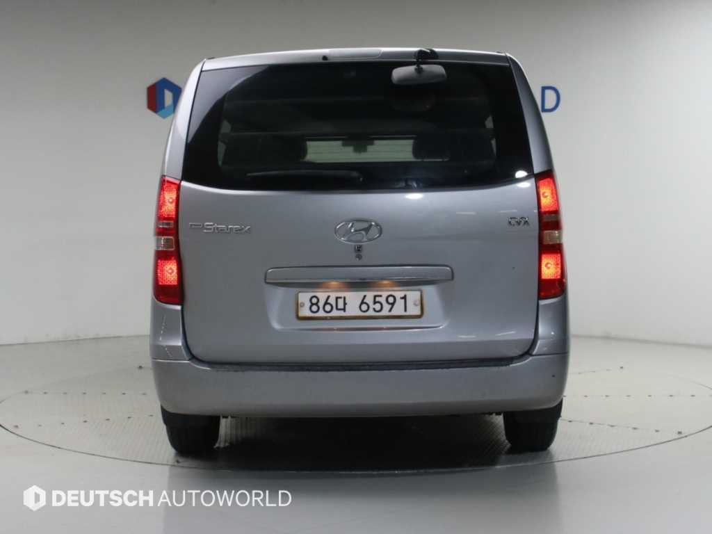 2011 Hyundai Starex Van - Miniatura 4
