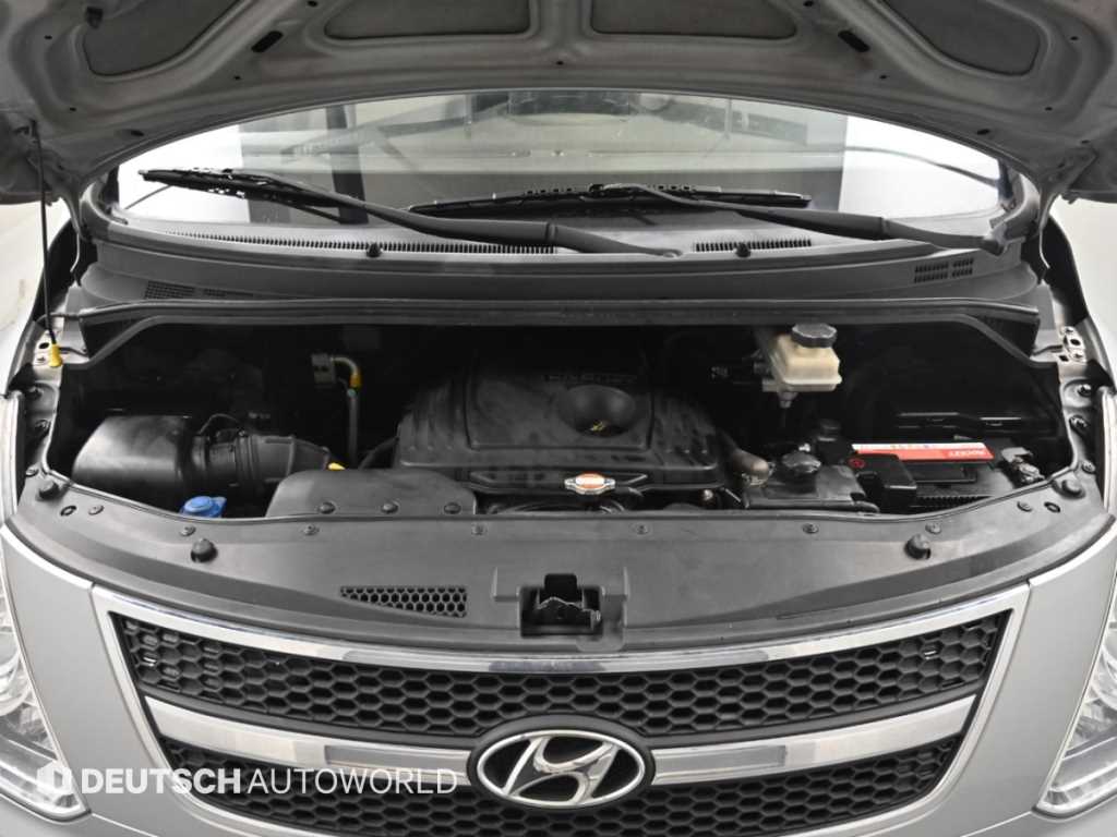 2011 Hyundai Starex Van - Miniatura 6