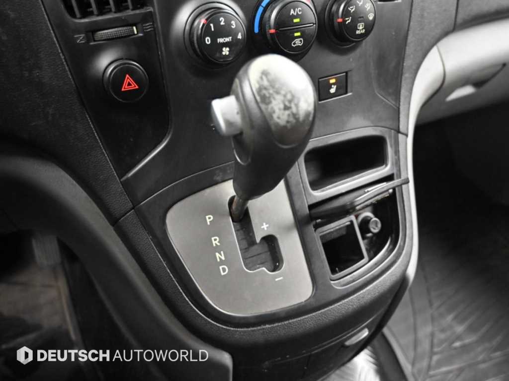 2011 Hyundai Starex Van - Miniatura 9
