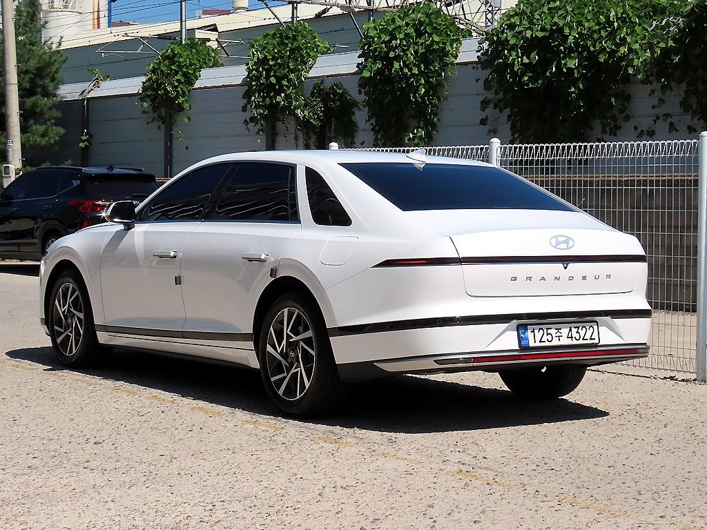 2025 Hyundai Grandeur (GN7) Blanco - Miniatura 3