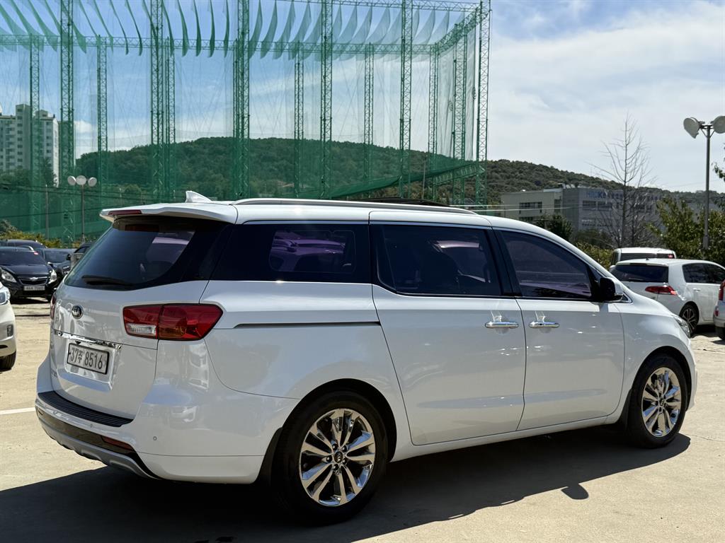2015 Kia Carnival Diesel Blanco - Miniatura 5