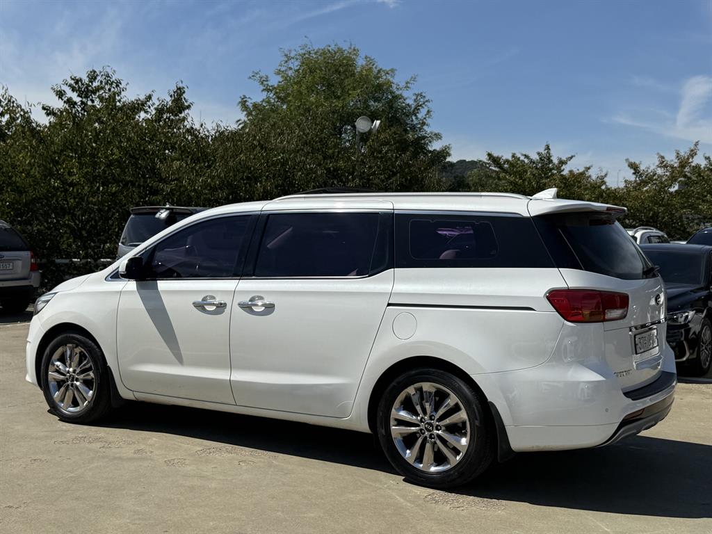 2015 Kia Carnival Diesel Blanco - Miniatura 6