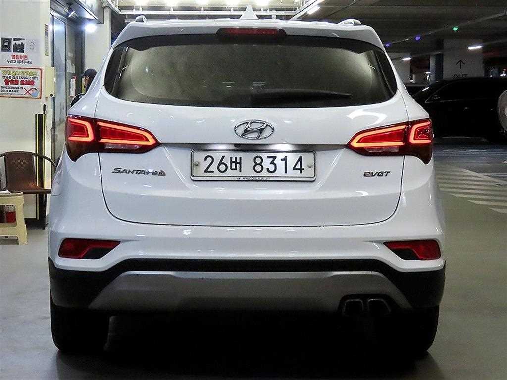 2016 Hyundai Santa Fe The Blanco - Miniatura 5