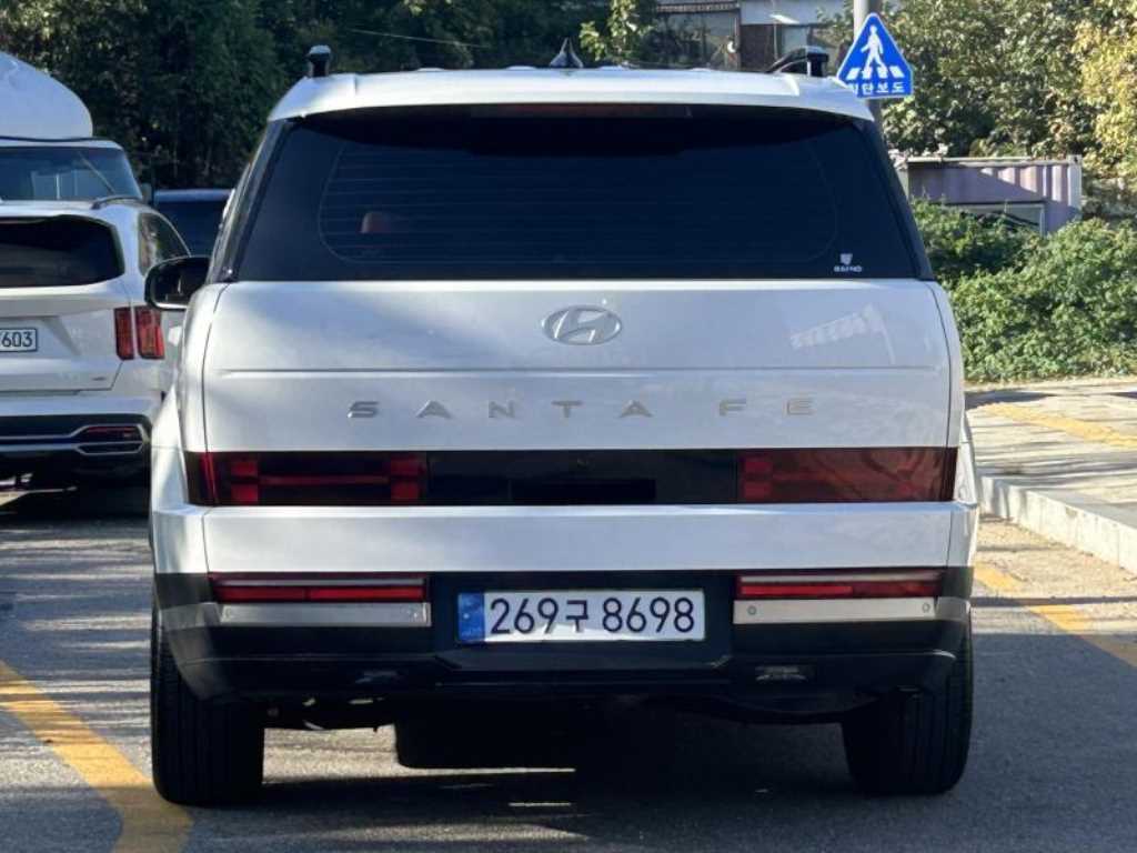 2025 Hyundai Santa Fe Hybrid - Miniatura 4