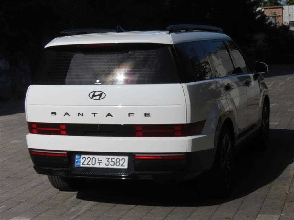 2025 Hyundai Santa Fe Hybrid - Miniatura 3