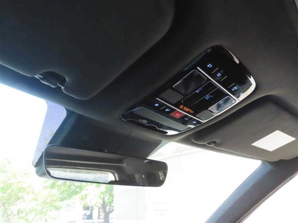 2025 Hyundai Santa Fe Hybrid - Miniatura 10