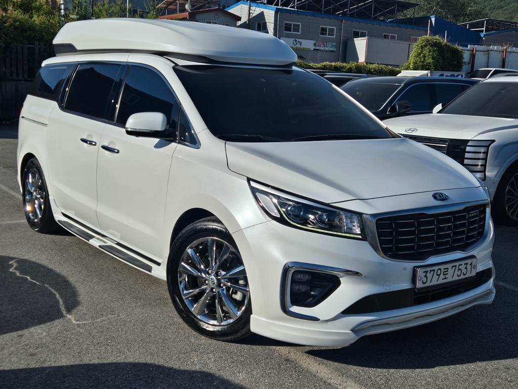 2019 Kia Carnival Gasoline Blanco - Miniatura 2