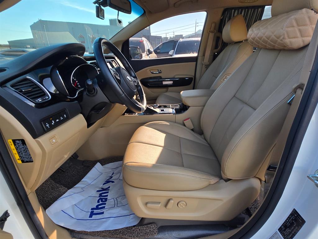 2019 Kia Carnival Gasoline Blanco - Miniatura 8
