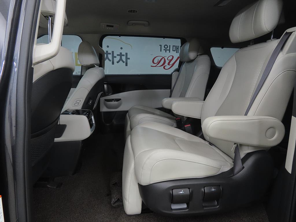 2021 Kia Carnival 4th Gris - Miniatura 6
