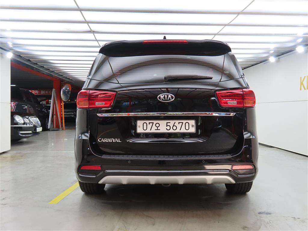 2019 Kia Carnival Gasoline Negro - Miniatura 3