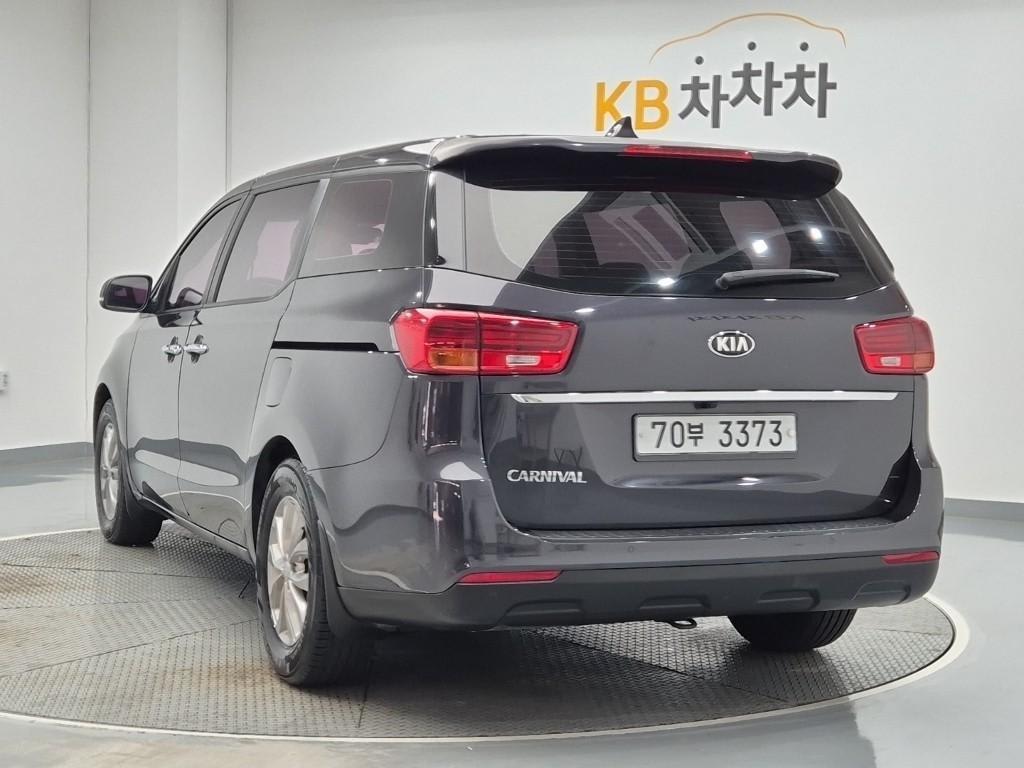 2019 Kia Carnival Diesel Gris - Miniatura 2