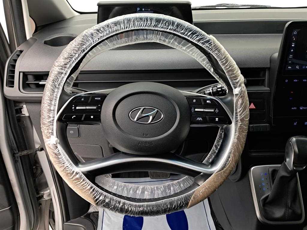 2022 Hyundai Staria 2WD Gris - Miniatura 6