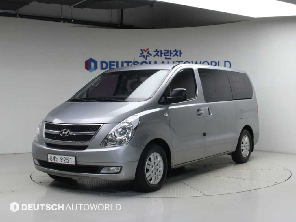 2014 Hyundai Starex Van Gris - Imagen 1