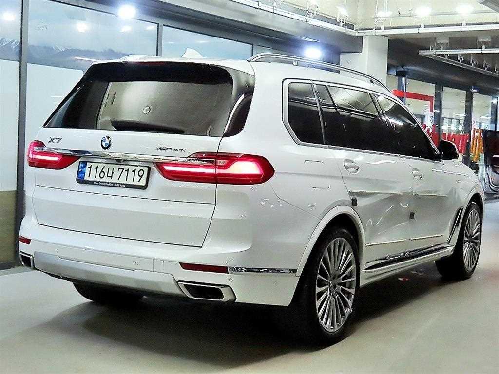 2021 BMW X7 Ref 424020 Gasoline Blanco - Miniatura 4
