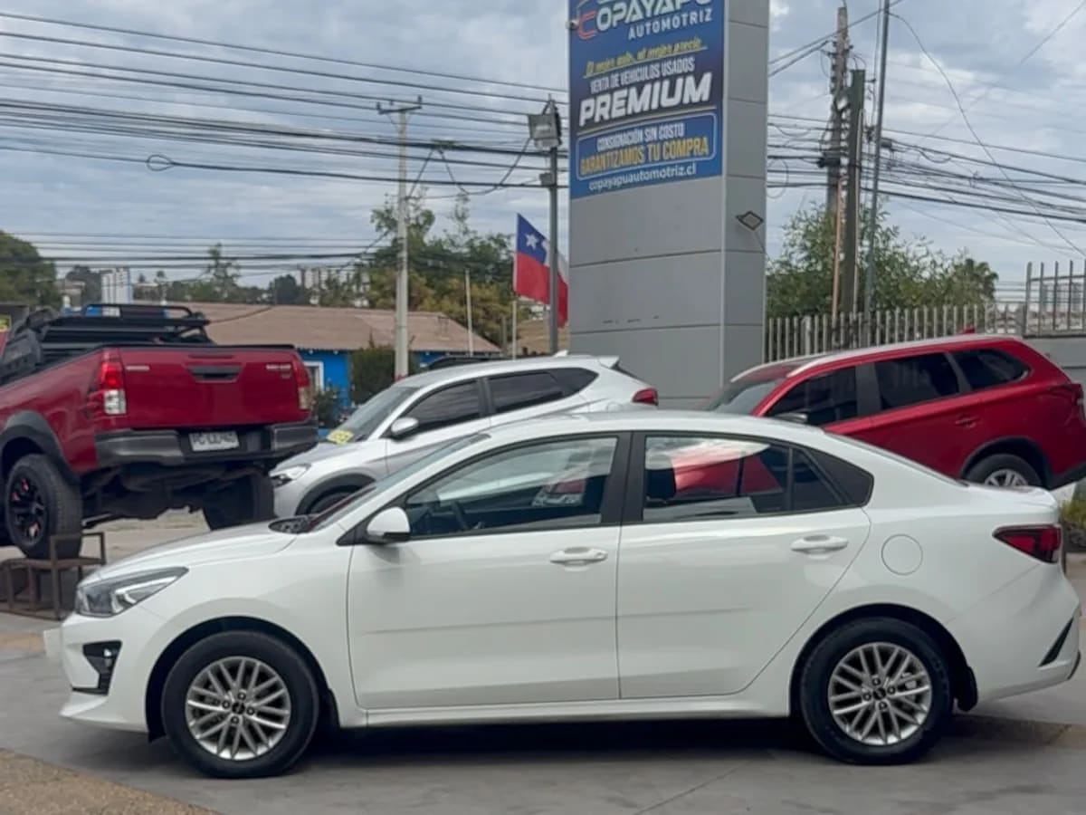 2022 Kia Rio 4 1.4 Blanco - Miniatura 4