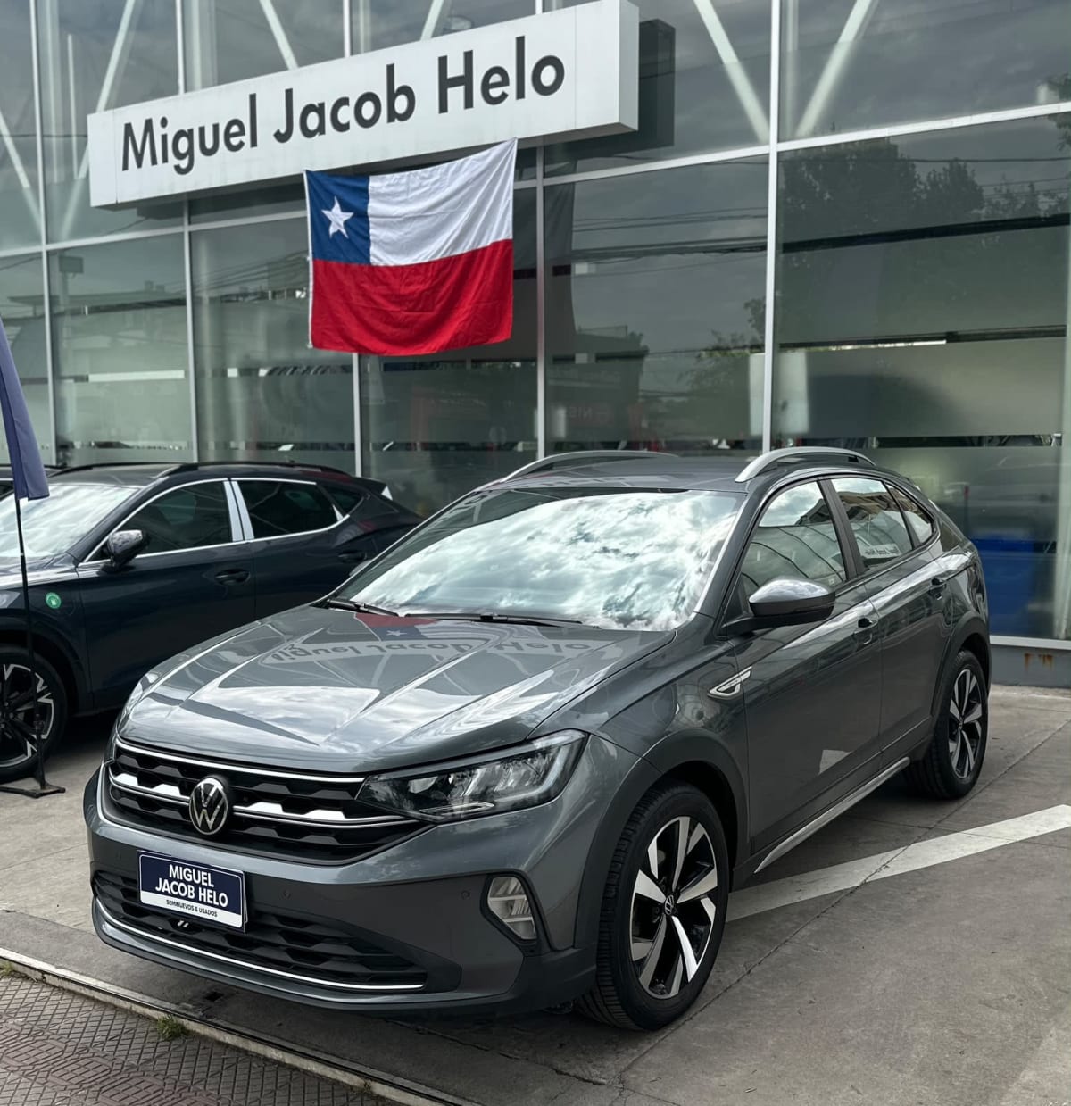 2024 Volkswagen Nivus 1.0 Gris - Miniatura 3
