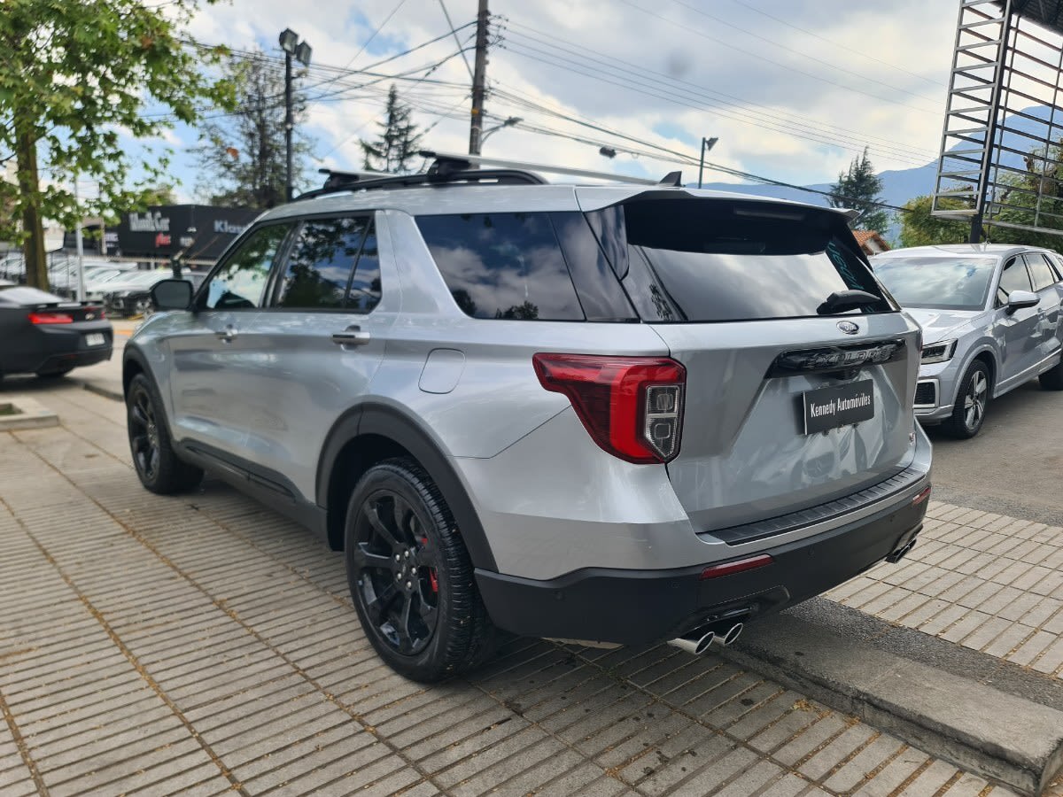 2024 Ford Explorer 3.0 Plata - Miniatura 3