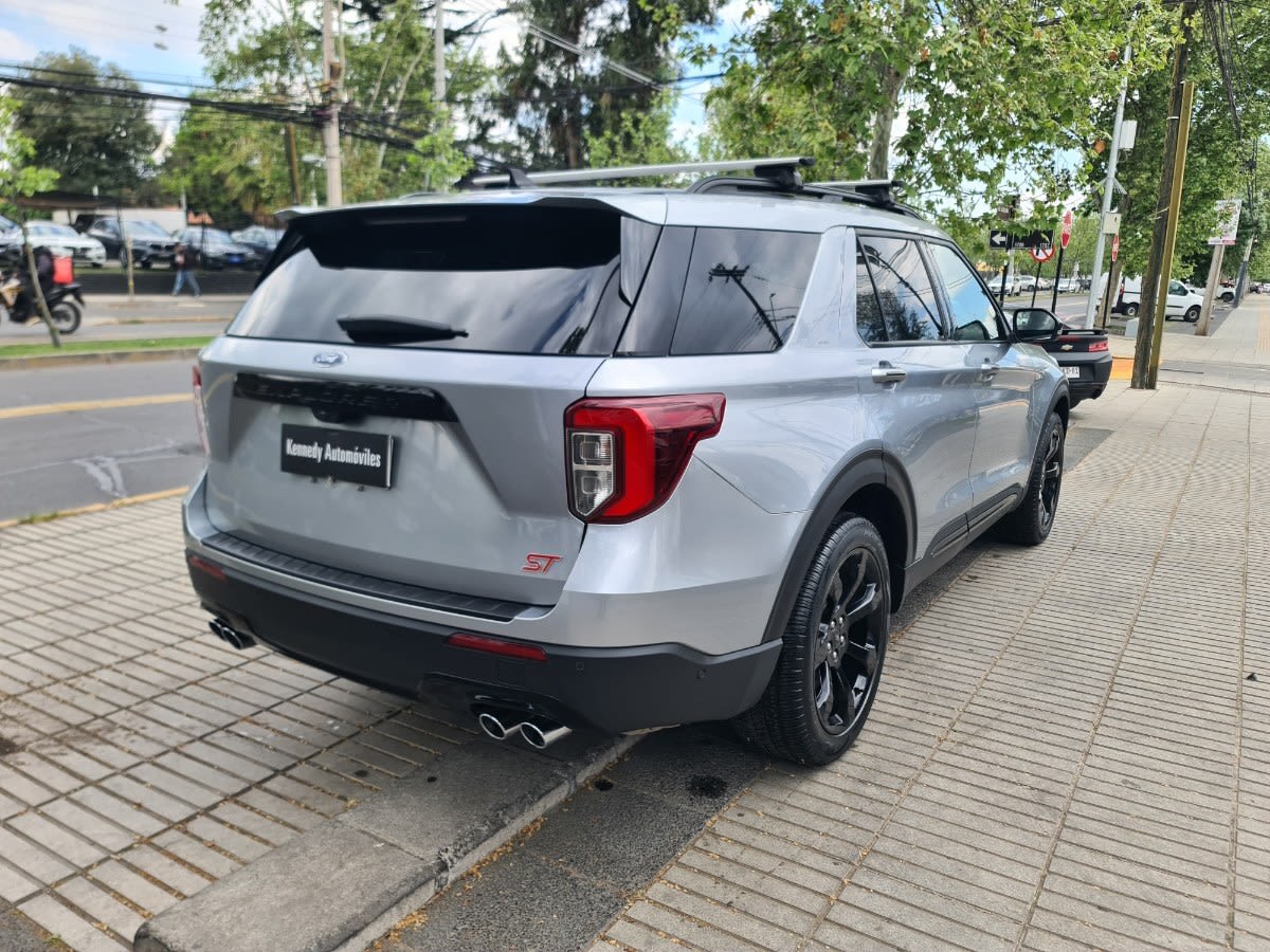2024 Ford Explorer 3.0 Plata - Miniatura 4