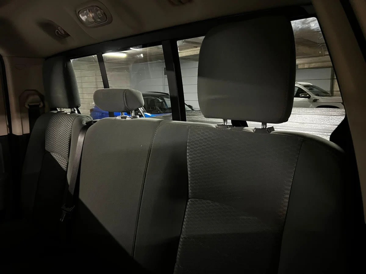 2019 RAM 1500 SLT Gris - Imagen 1