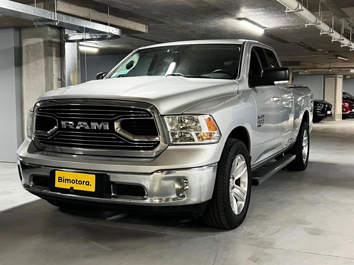 2019 RAM 1500 SLT Gris - Miniatura 3