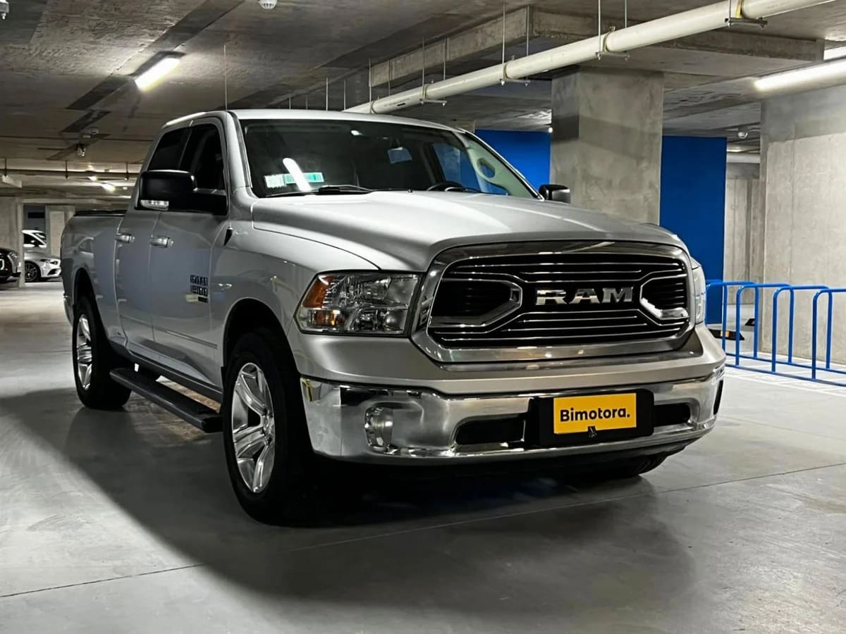 2019 RAM 1500 SLT Gris - Miniatura 4