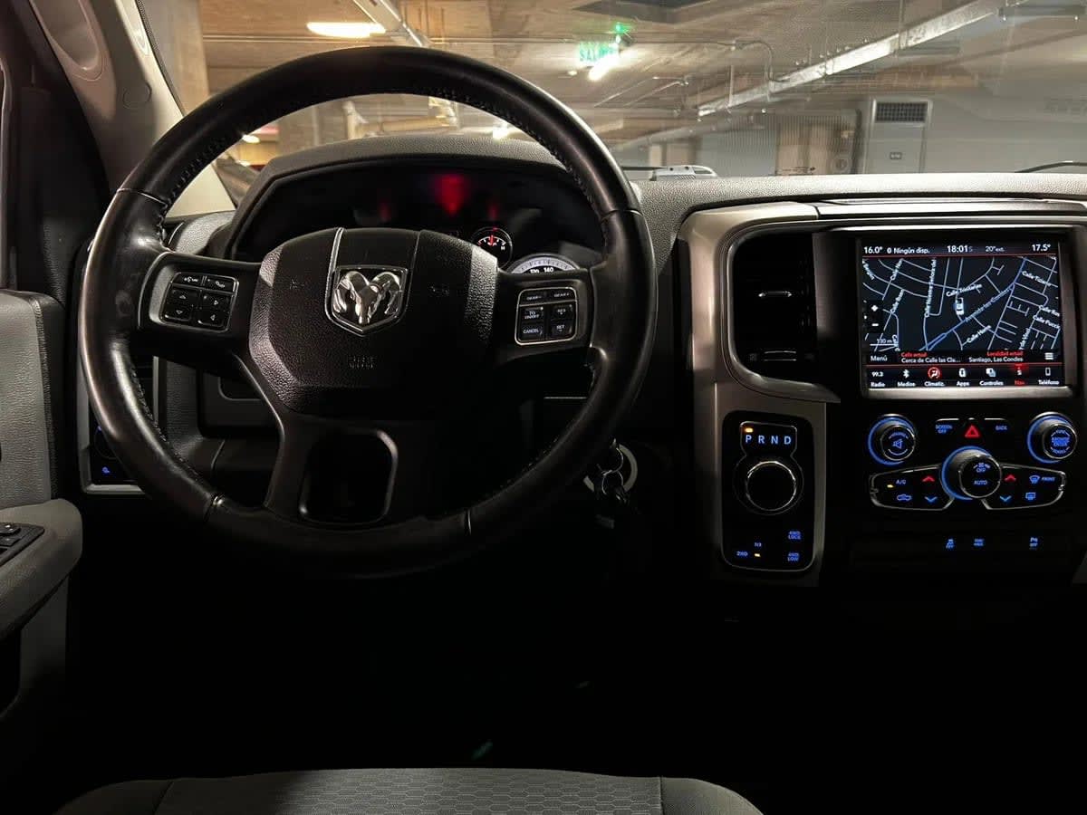 2019 RAM 1500 SLT Gris - Miniatura 6