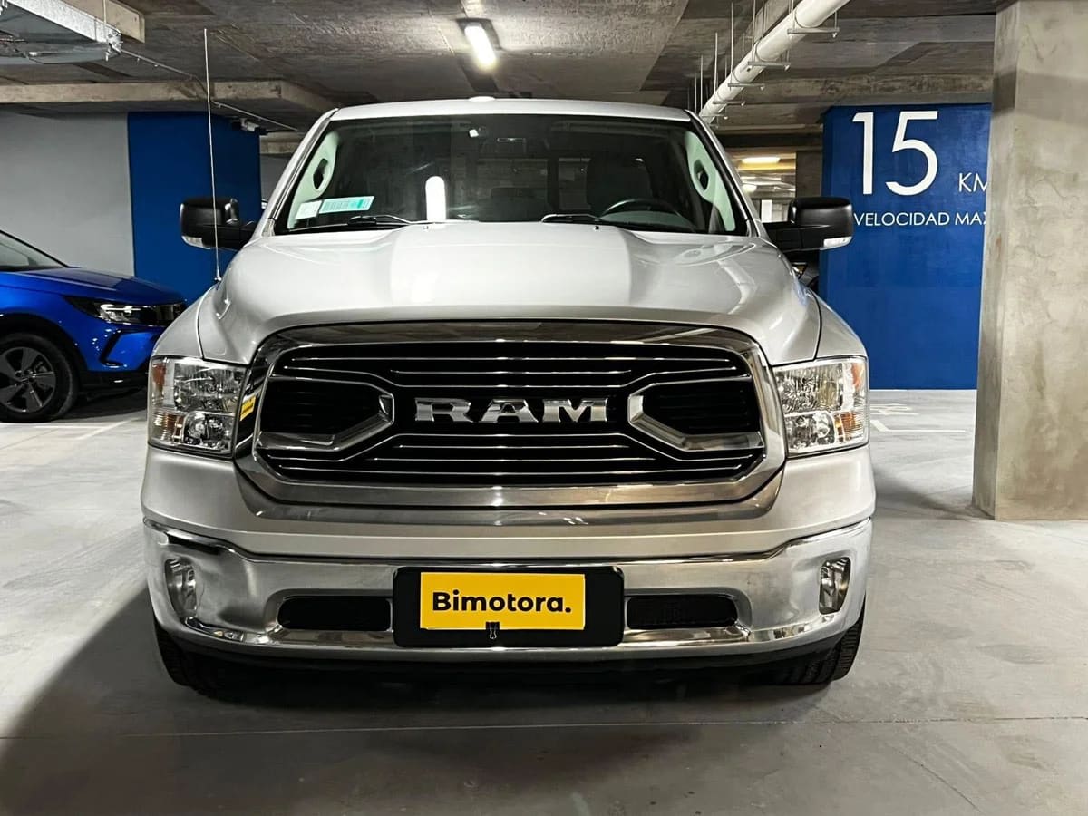 2019 RAM 1500 SLT Gris - Miniatura 7