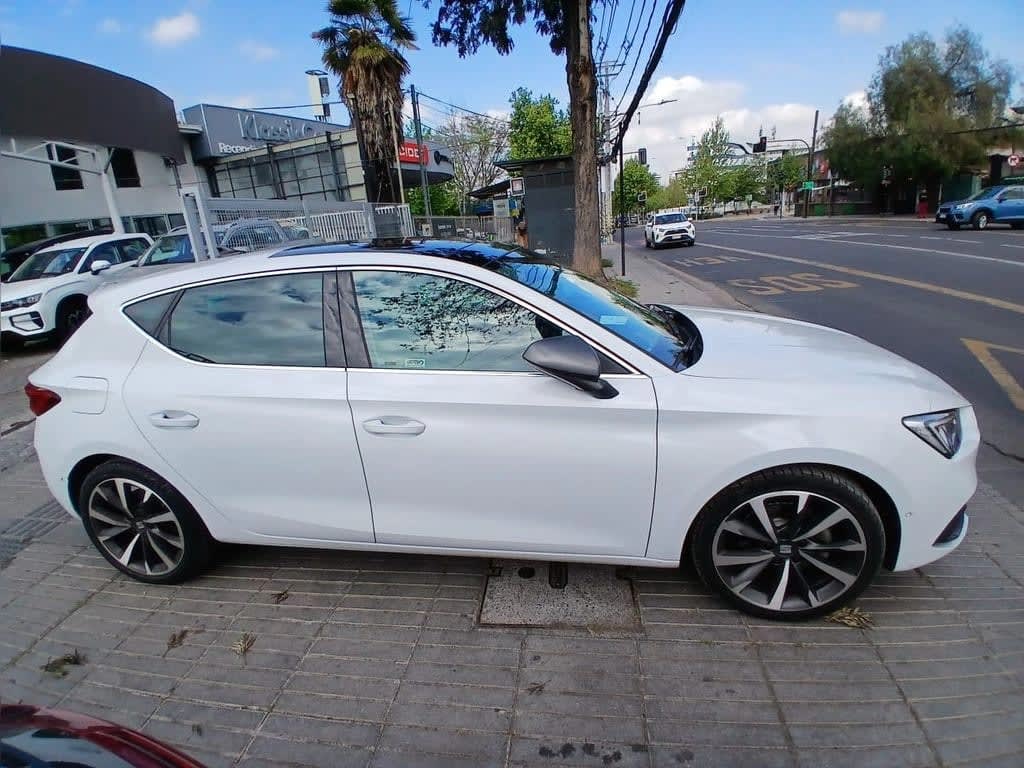 2023 Seat LEON FR - Miniatura 4