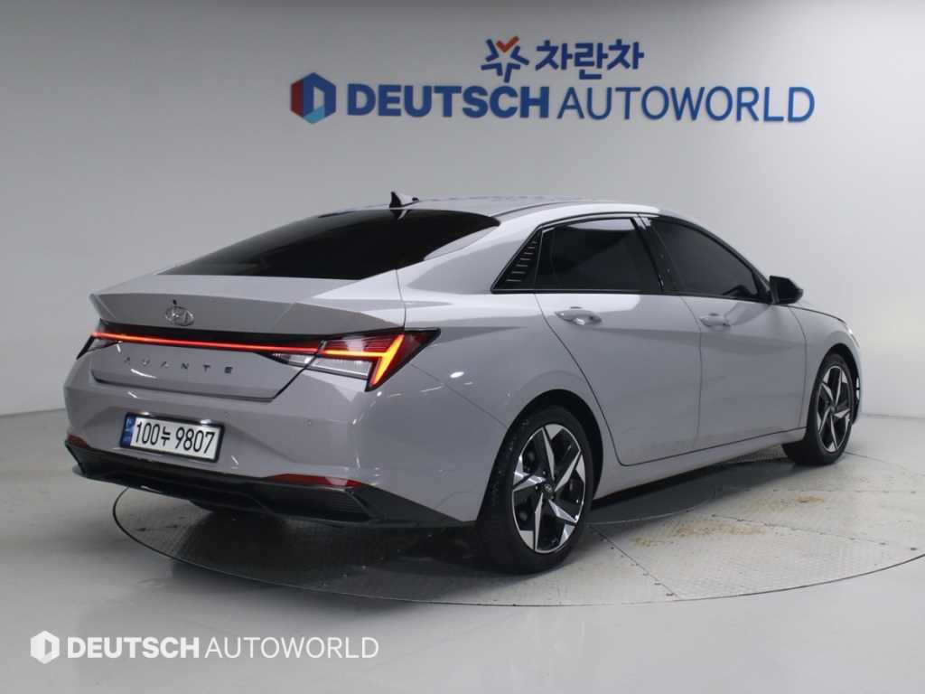 2021 Hyundai Avante Hybrid Gris - Miniatura 2