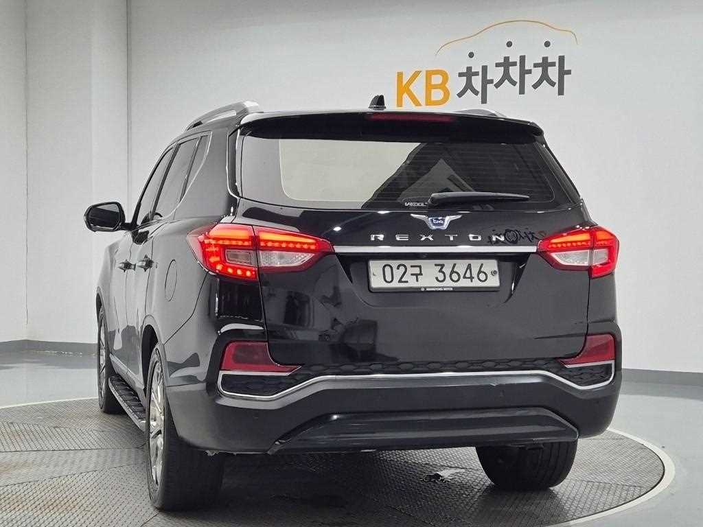 2018 SsangYong Rexton Diesel Negro - Miniatura 2