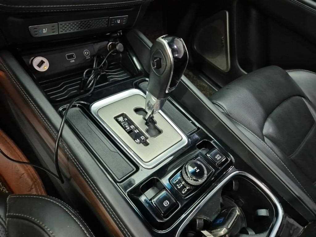 2018 SsangYong Rexton Diesel Negro - Miniatura 8