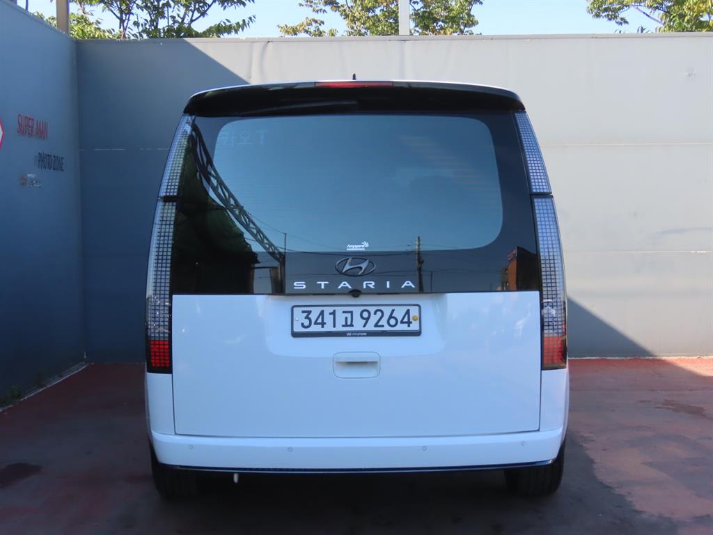 2024 Hyundai Staria Ref 424774 Diesel Blanco - Miniatura 4
