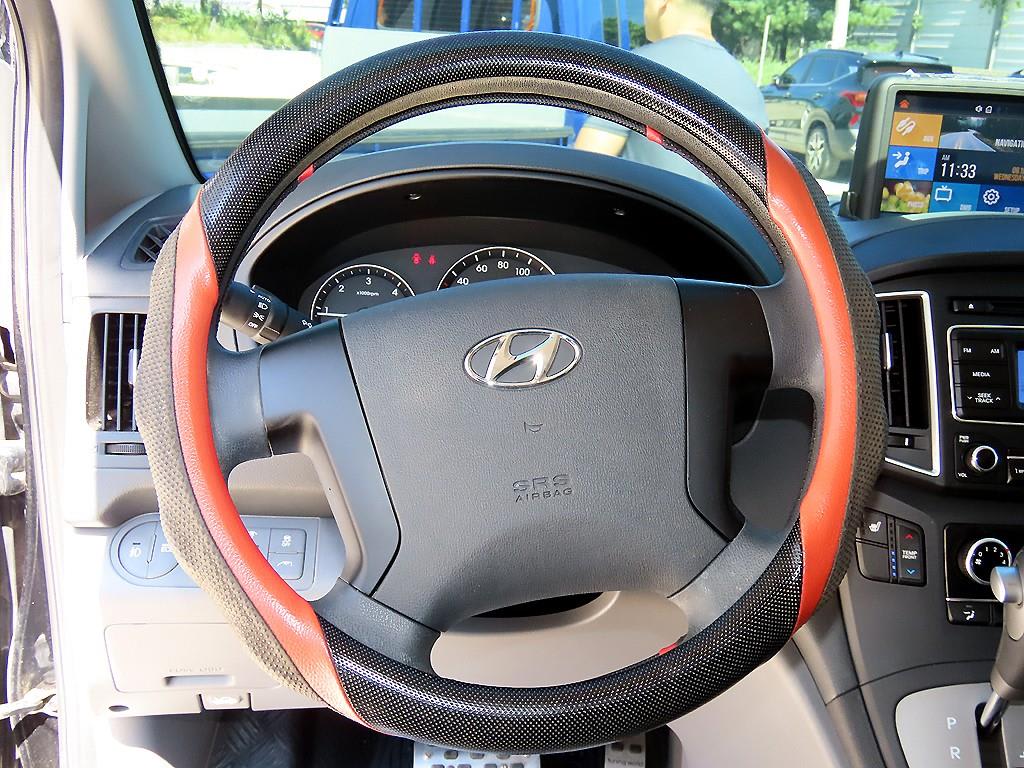 2019 Hyundai Starex Ref 424751 Diesel Negro - Miniatura 9