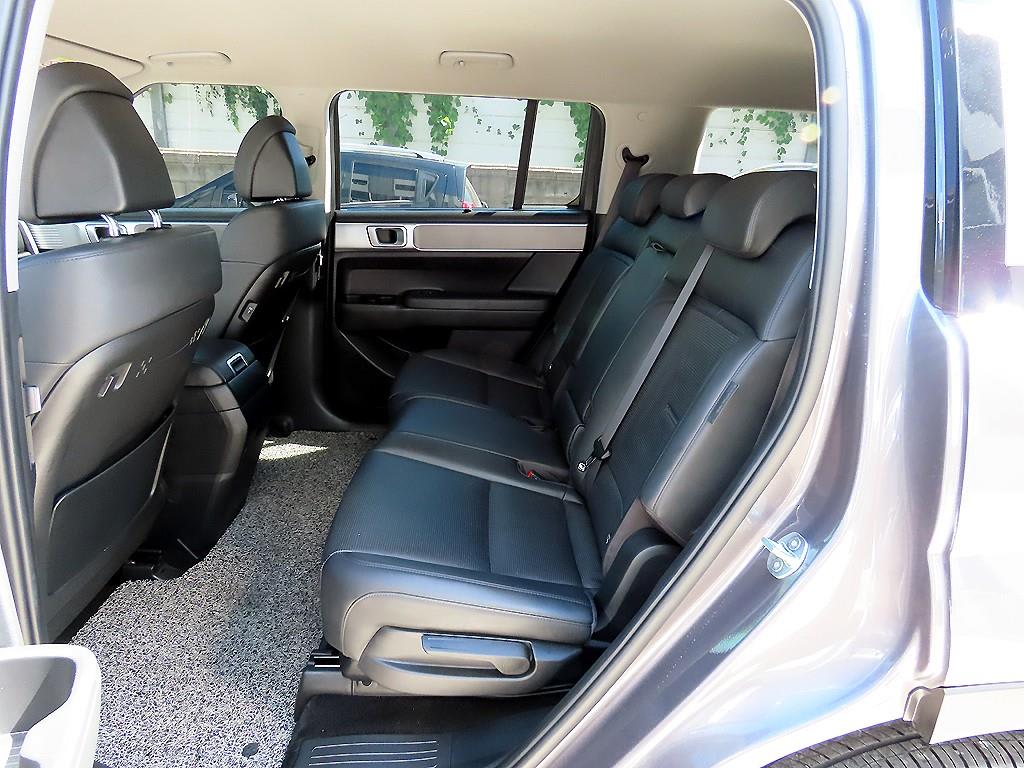 2024 Hyundai Santa Fe Hybrid Gris - Miniatura 6
