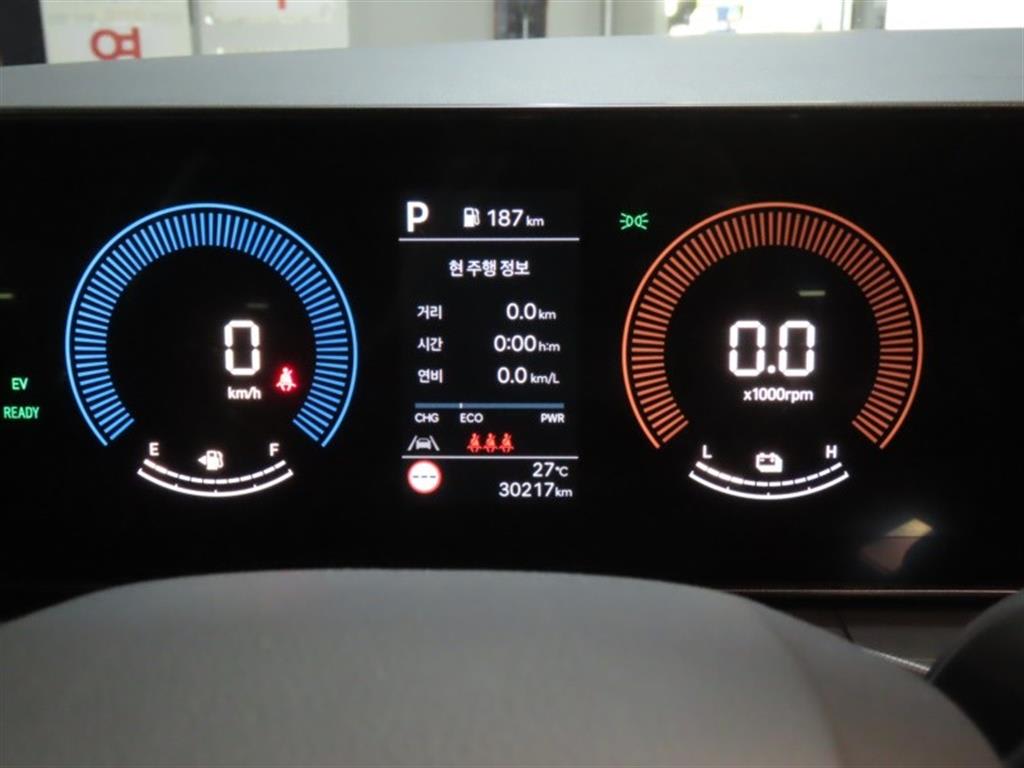 2025 Hyundai Santa Fe Hybrid - Miniatura 5
