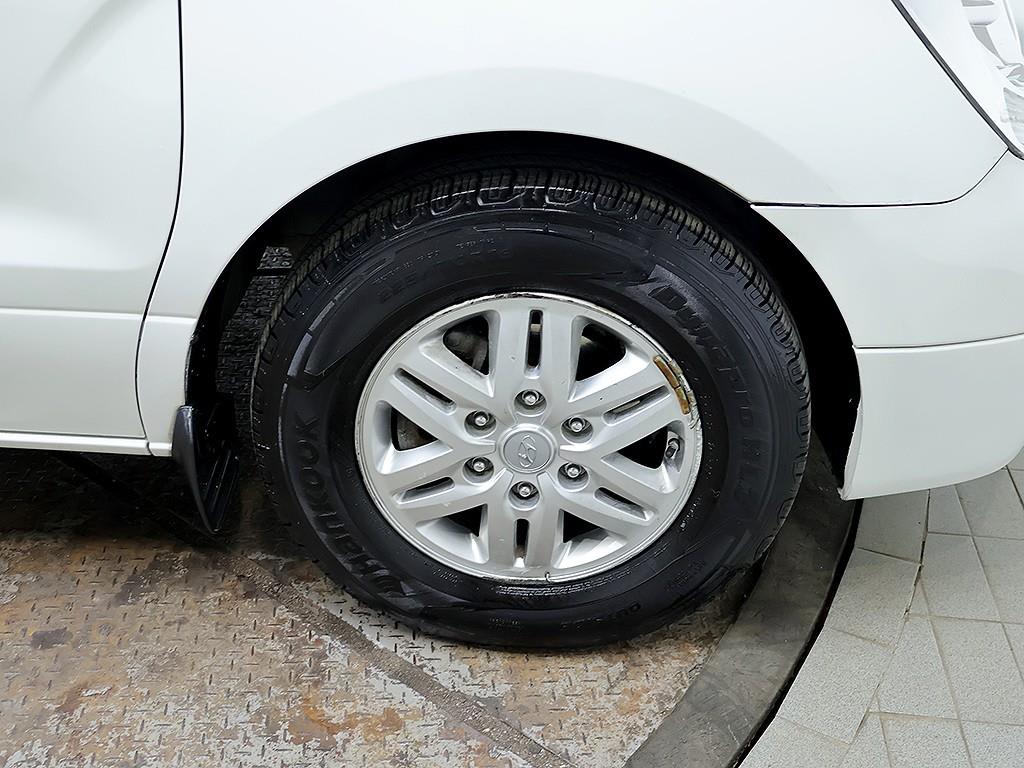 2018 Hyundai Starex Van Blanco - Miniatura 8
