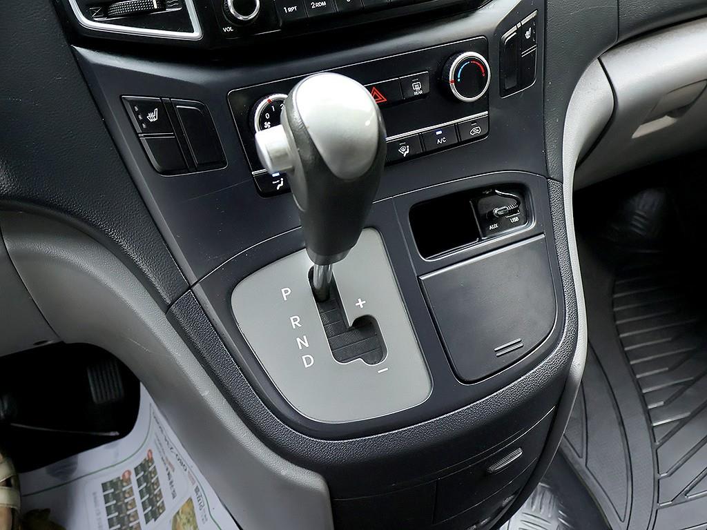 2018 Hyundai Starex Van Blanco - Miniatura 10