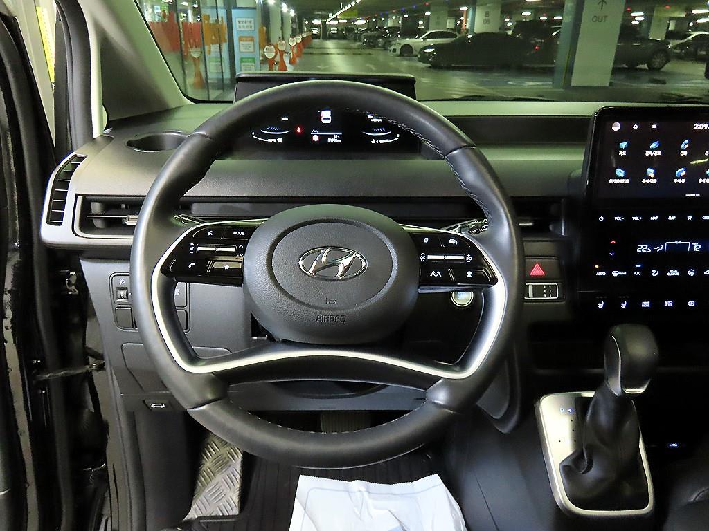 2023 Hyundai Staria Ref 424664 Diesel Negro - Miniatura 9