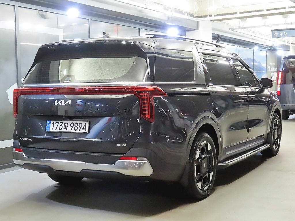 2024 Kia Carnival Hybrid Gris - Miniatura 4