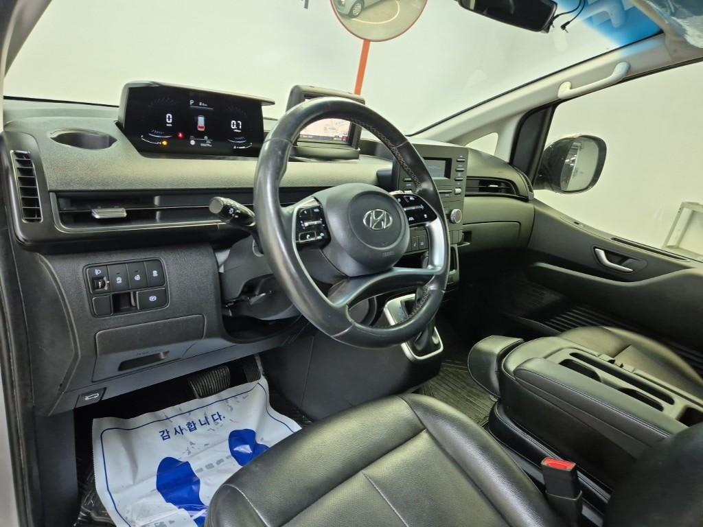 2022 Hyundai Staria 2WD Plata - Miniatura 6