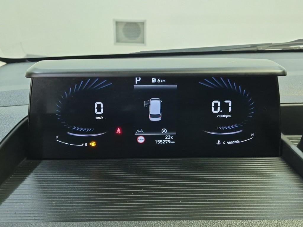 2022 Hyundai Staria 2WD Plata - Miniatura 7